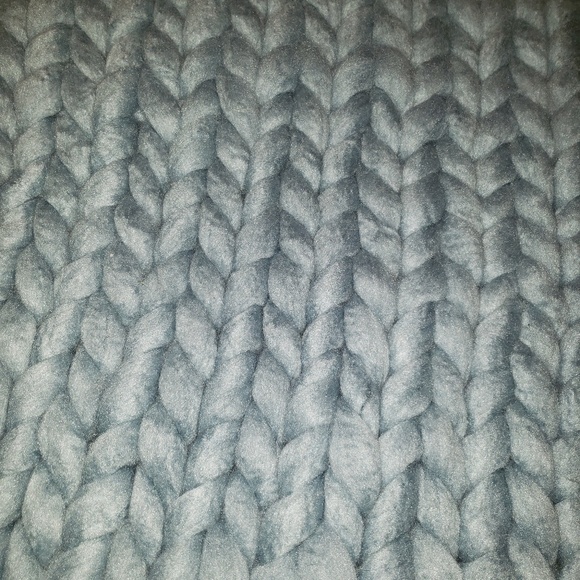 Handmade chucky knit throw blanket - Picture 2 of 4